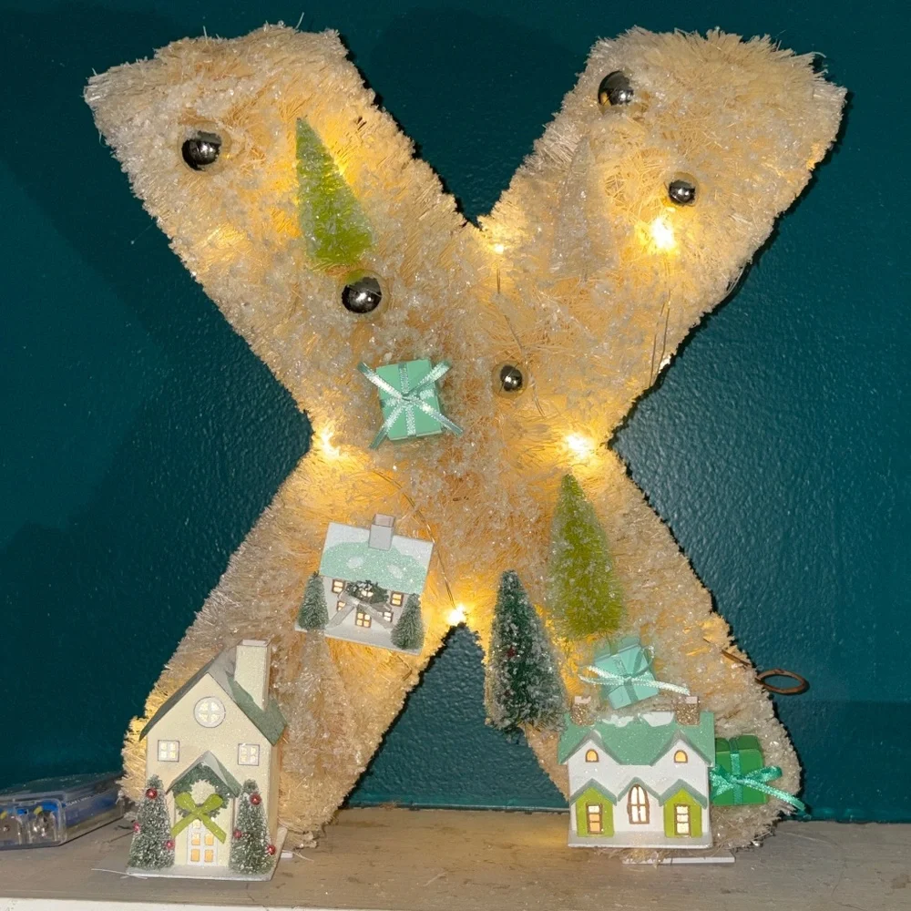 Anthropologie Festive Sisal Light Up Diorama